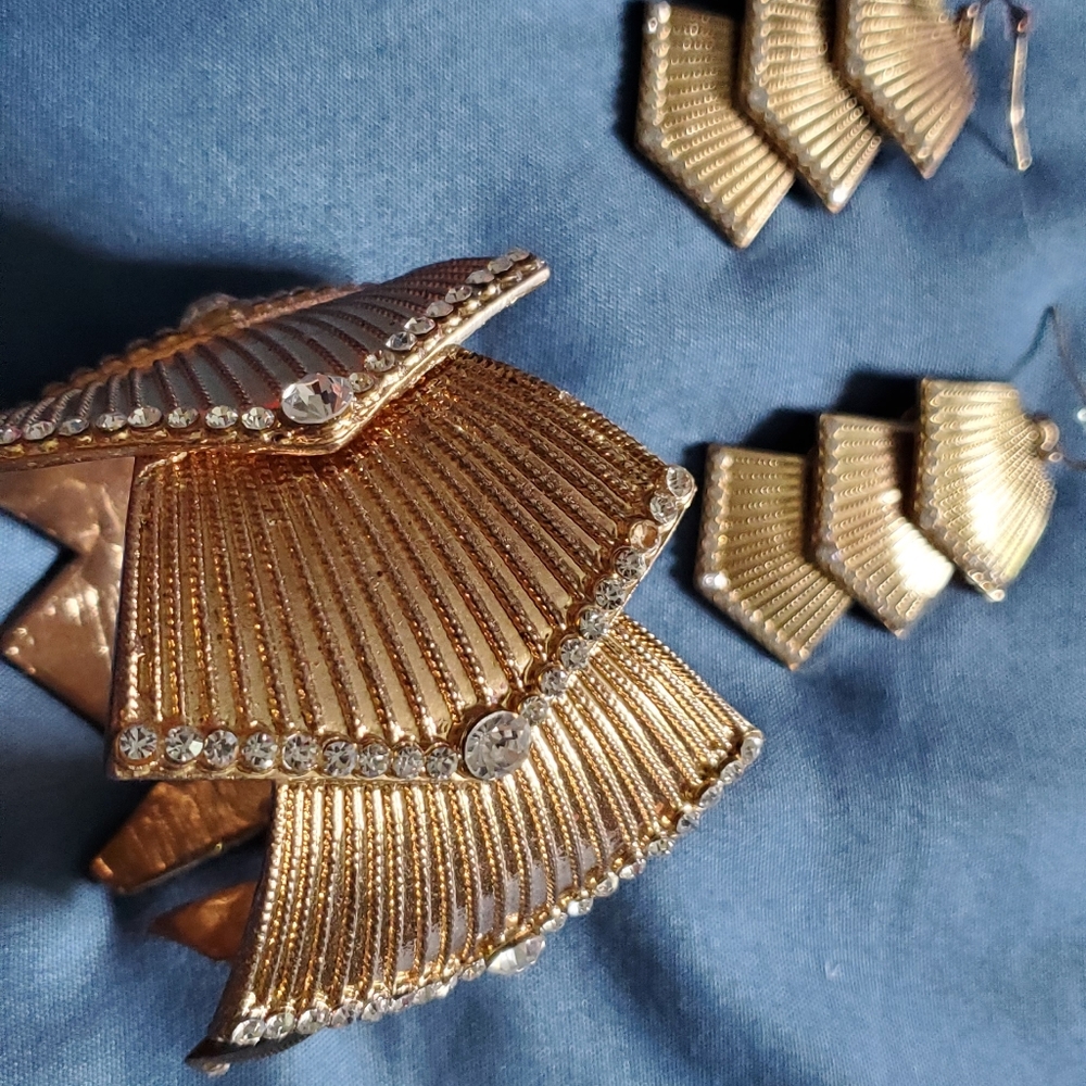 Bracelet and earrings